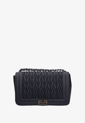 Borsa a spalla in pelle blu navy con motivo trapuntato, hardware dorato e tracolla a catena. Forma rettangolare con chiusura magnetica.