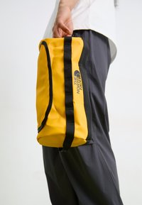 TRAVEL CANISTER  - Vreća za pranje - gold-coloured/black