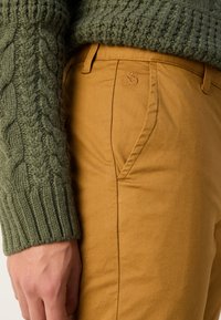 Scotch & Soda ESSENTIAL MOTT - Chino - golden rust