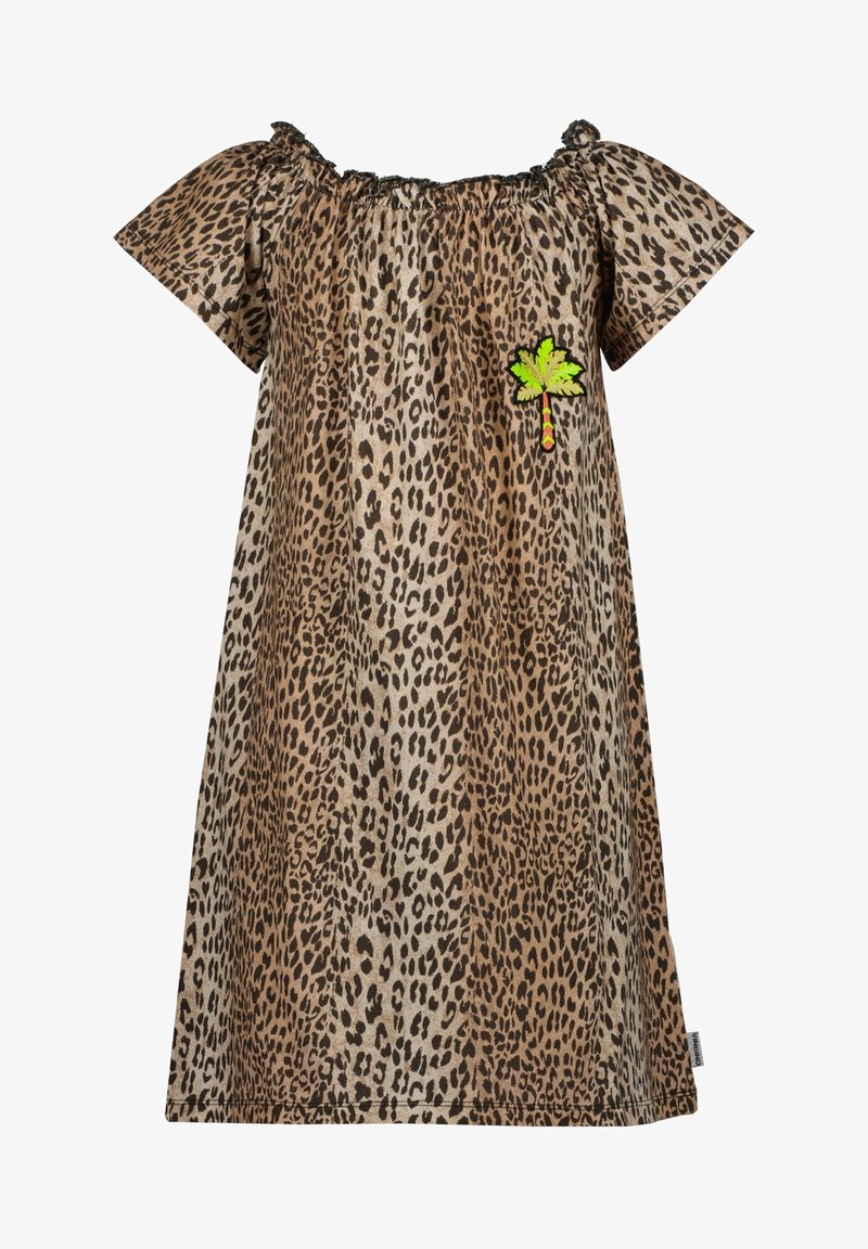 Robe imprimé léopard en tissu léger, avec un décolleté épaules dénudées, des manches courtes et une broderie de feuille verte en accent.