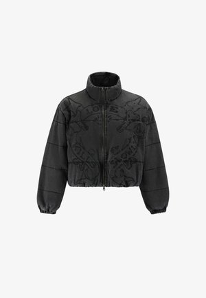 Schwarze, kurz geschnittene Pufferjacke mit hohem Kragen, Reißverschluss und strukturiertem Stoff. Sie verfügt über geprägte Muster sowie elastische Bündchen und Saum.