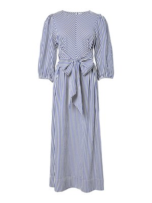 Robe rayée avec des lignes verticales bleues et blanches, manches longues bouffantes, col rond et détail de taille nouée. Longueur mi-mollet.