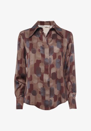 Chemise à manches longues marron en matière soyeuse, présentant un motif géométrique de rectangles dans des tons atténués de marron, bleu et gris.