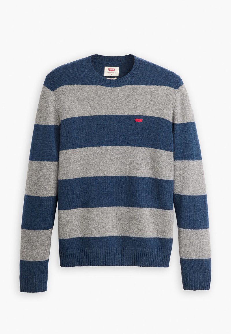 Suéter a rayas azul y gris hecho de un material de punto suave. Presenta un cuello redondo, mangas acanaladas y un pequeño logo rojo en el pecho.