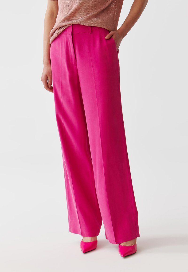 TATUUM - MASDA - Pantalones - fuhsia, Ampliar