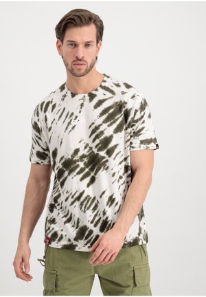 Short-sleeve t-shirt in tie-dye pattern with olive green and cream colors, made of fabric, featuring a small logo on the chest area.