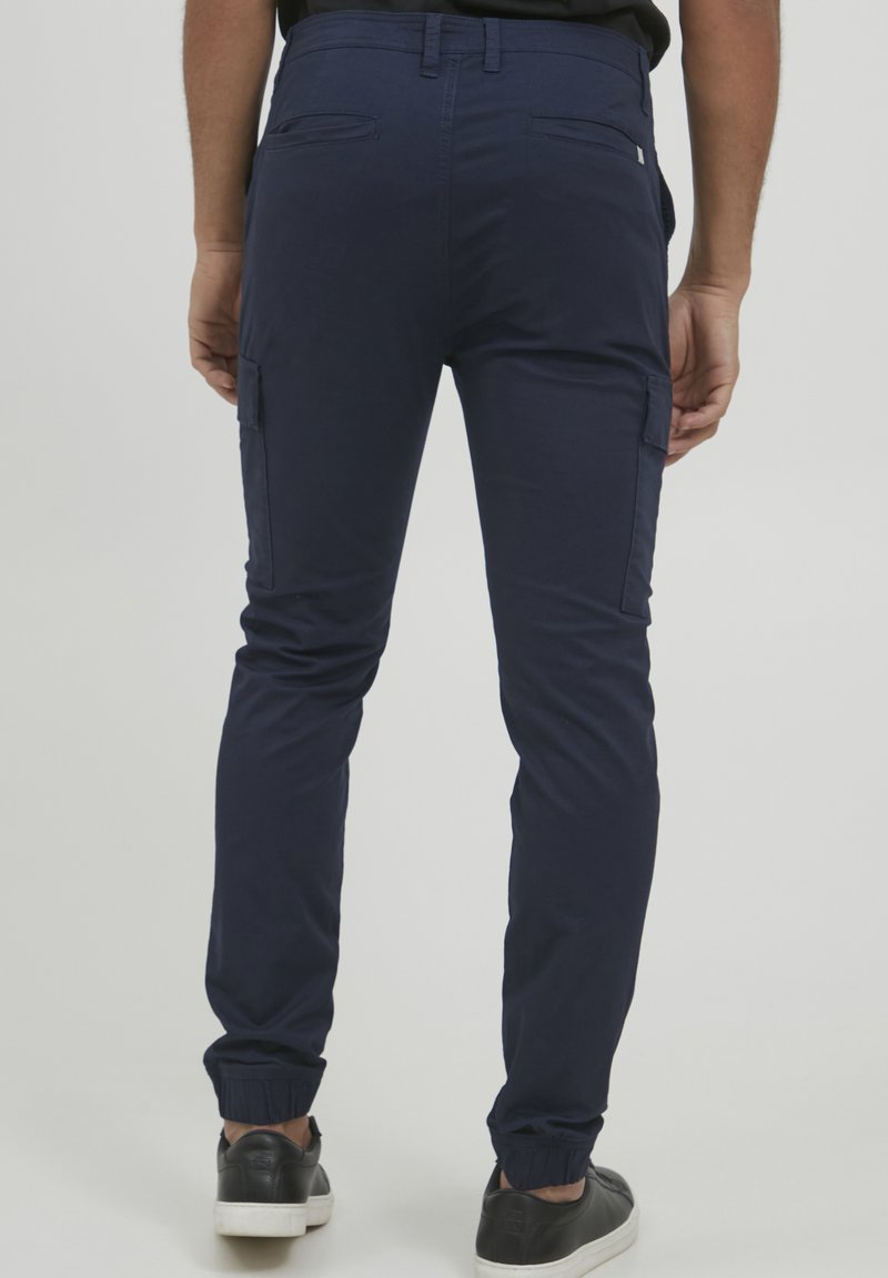 Herren Chinos | 11 Project LOUKA Cargohose insignia blue/blau - CX10359 Herren Chinos | 11 Project LOUKA Cargohose insignia blue/blau - CX10359