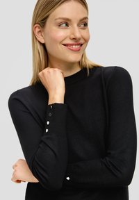 s.Oliver MIT ZIERKNÖPFEN - Strickpullover - schwarz