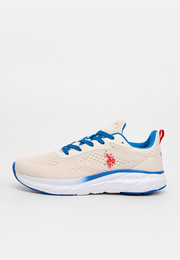 Beige Sport Schuh mit blauen Schnürsenkeln, roten Akzenten und perforiertem Obermaterial. Verfügt über eine gepolsterte Sohle und ein Logo an der Seite.
