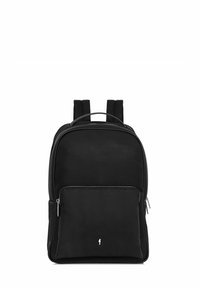 Czarny plecak z materiału, z dwiema regulowanymi ramiączkami, uchwytem u góry i przednią kieszenią na zamek. Charakteryzuje się minimalistycznym designem oraz białym logotypem.