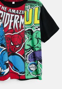 Colorful cotton T-shirt featuring comic book characters Spider-Man and Hulk, with black short sleeves and graphic patterns in red, green, and blue.