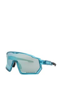 Sonnenbrille mit einem schlanken, kantigen Design, ausgestattet mit einem transparenten blauen Rahmen und reflektierenden Gläsern, akzentuiert mit schwarzen Bügelspitzen.