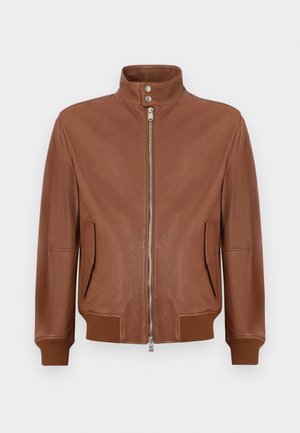 Veste bombardier en cuir marron avec fermeture éclair à l'avant, col montant à boutons-pression, poches latérales à rabat et poignets et ourlet côtelés.