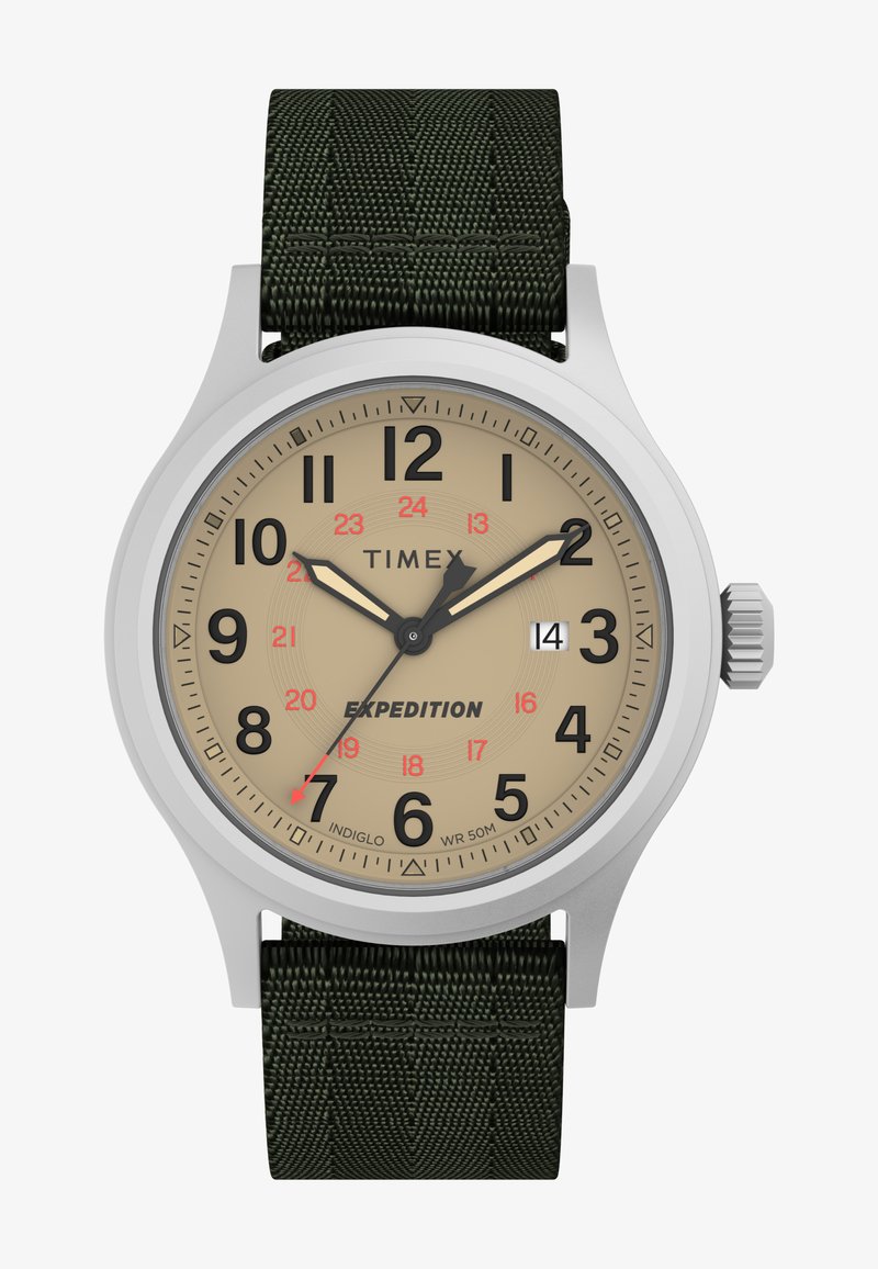 Timex Expedition ur med en beige urskive, sorte arabiske tal, sølvfarvet urkasse og mørkegrøn stofrem; vandtæt op til 50 meter.