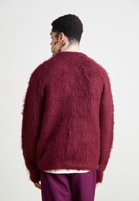 Obey Clothing PATRON CARDIGAN - Casaco de malha - zinfandel