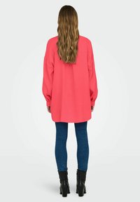 ONLY ONLTHYRA  - Bluza z gumbi - sun kissed coral