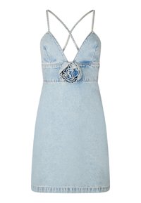 Abito in denim di colore azzurro chiaro, con scollatura a V, bretelle incrociate e un accento floreale in vita. Tessuto liscio, lunghezza corta.