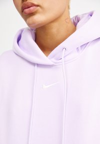 Nike Sportswear SPORTSWEAR PHOENIX FLEECE - Melegítőfelső - violet mist sail
