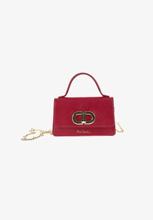 Borsa a mano in pelle rossa con chiusura in metallo color oro, finitura testurizzata e tracolla a catena removibile. Presenta un manico superiore e dettaglio logo.