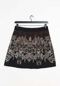 Jupe noire avec un motif paisley et floral complexe en marron, bleu et crème. Présente une texture lisse et une fermeture éclair dissimulée à l'arrière.