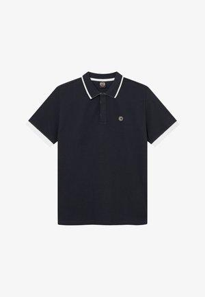 Marineblaues Polohemd mit kurzen Ärmeln und weißen Besätzen am Kragen und den Ärmelrändern, mit einem kleinen runden Logo auf der linken Brust.