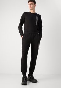 Calvin Klein HORIZONTAL LOGO SWEATPANTS - Παντελόνι φόρμας - black