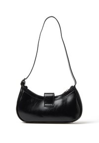 Borsa a spalla in pelle nera con forma curvada, manico piatto e chiusura a patta magnetica. Presenta anche una chiusura a zip lungo la parte superiore.