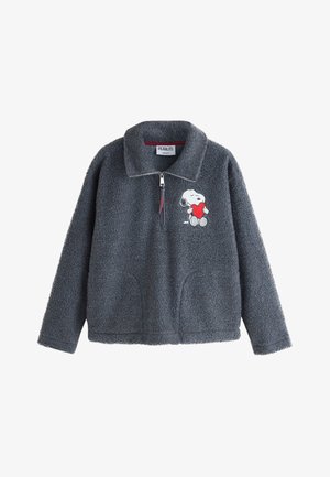 Tmavosivá fleecová bunda so štvrťovým zipsom a golierom, so Snoopym, ktorý drží červené srdce na ľavej strane hrudníka.