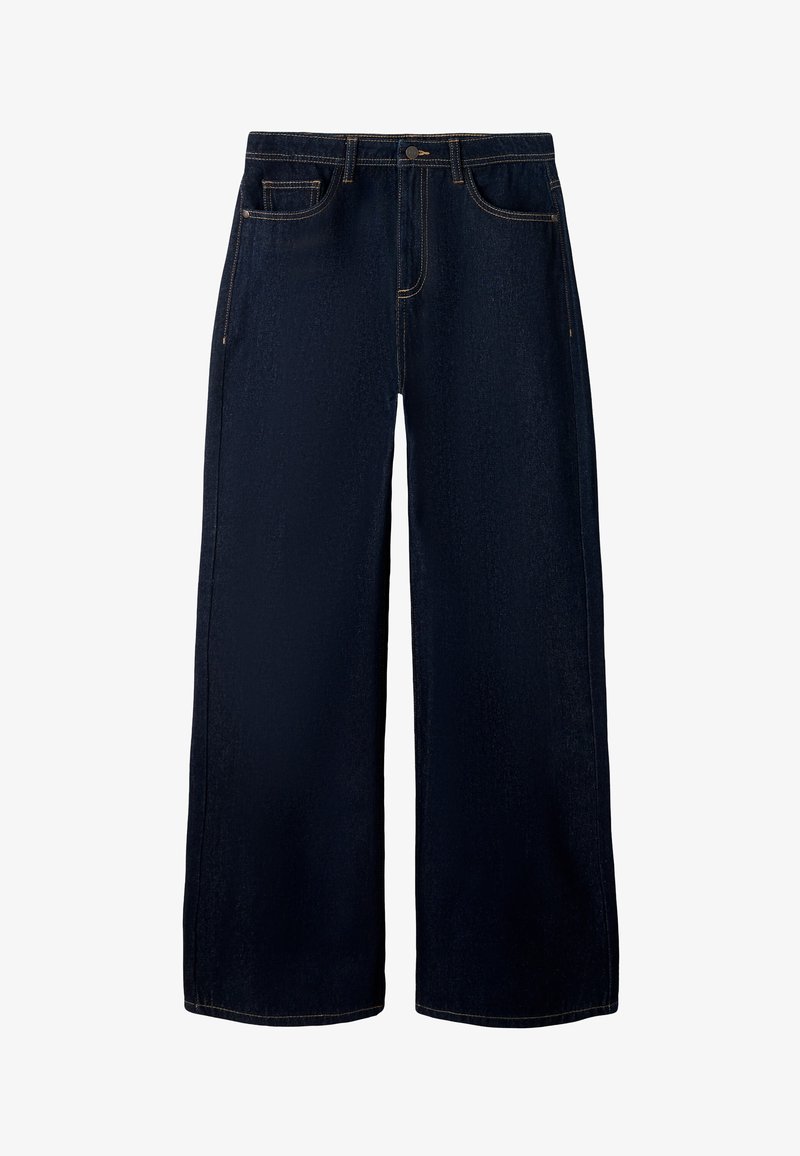 Temno modre kavbojke širokih hlačnic iz jeansa z zapiranjem na gumbe spredaj, petimi žepi in kontrastnim šivom ob šivih.