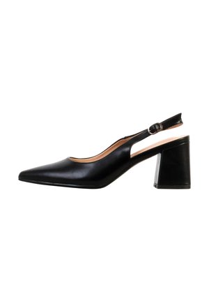 Chaussure femme slingback en cuir noir avec bout pointu et talon bloc, avec une bride à boucle réglable.
