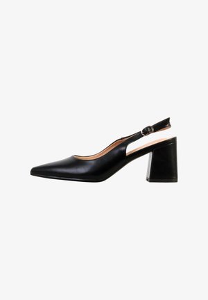 Chaussure femme slingback en cuir noir avec bout pointu et talon bloc, avec une bride à boucle réglable.