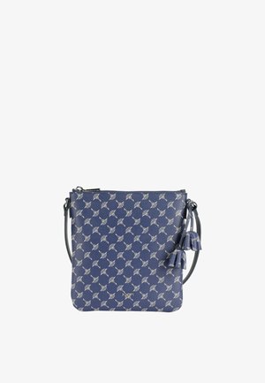 Donkerblauwe leren crossbody tas met een patroon, franjes, een ritsluiting en een verstelbare schouderband.