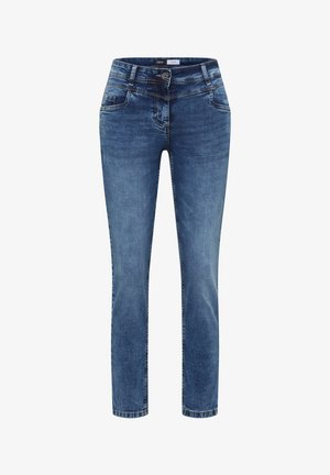 Jasnoniebieskie jeansy z denimu o prostych nogawkach, mające pięć kieszeni, metalowe zapięcie na guzik oraz delikatne przetarcia na udach.