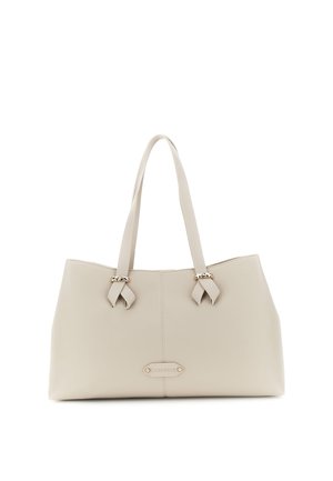 Béžová kožená taška přes rameno s dvojitými uchy, ozdobnými zlatými detaily a malou logovou destičkou uprostřed přední části.