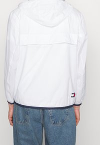 Tommy Jeans Windjack - white
