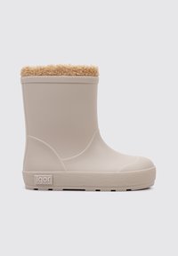 Bota de lluvia de goma beige con una suela Texturada y un forro de pelo sintético marrón claro en la parte superior, con un logo en el costado.