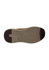 Suela de zapato marrón con una superficie de goma texturizada que presenta patrones en zigzag y espiga, con secciones contrastantes en beige claro y marrón oscuro.
