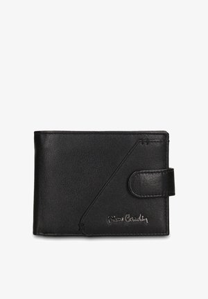 Portefeuille en cuir noir à surface texturée, présentant un design diagonal distinctif et une fermeture à pression, avec un logo embossé visible.