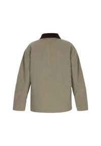 Jachetă khaki cu guler maro, siluetă supradimensionată, mâneci lungi și detalii de cusătură. Țesătură netedă cu textură mată.