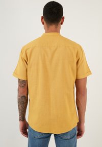 Buratti SHORT SLEEVE - Ing - mustard color