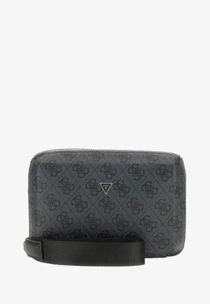 Borsa rettangolare grigia con un motivo testurizzato, dotata di una tracolla nera e una cerniera argentata. Dettaglio triangolare del logo sul davanti. Tessuto resistente.