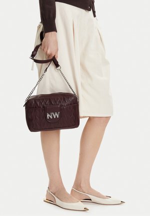 Nine West, NINE WEST BAG WOMEN'S BURGUNDY 5906751259528 - Schoudertas - burgundy