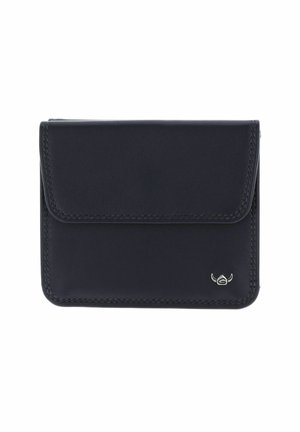 Portefeuille en cuir noir avec fermeture à rabat et petit logo en argent dans le coin inférieur droit, présenté fermé sur fond blanc.