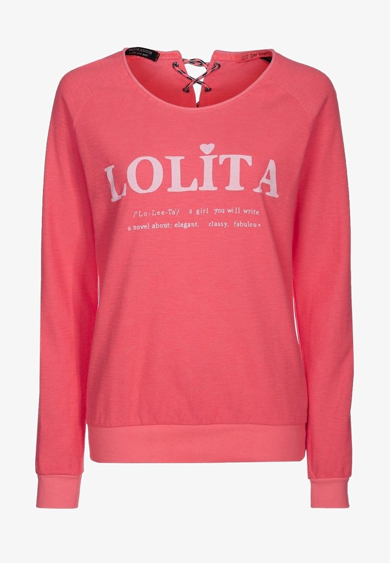 Sudadera rosa de manga larga con cuello redondo y detalle de cordones. Presenta texto blanco con la palabra "LOLITÁ" y una definición debajo.
