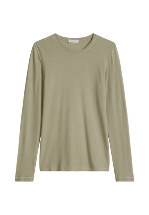 Hellolivgrünes Langarmshirt mit Rippstrick, Rundhalsausschnitt, geradem Saum und sichtbarem Markenetikett im Kragen.