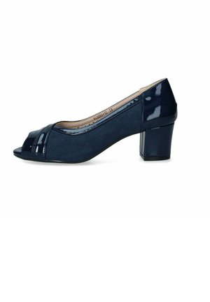 Pumps blu navy con punta aperta, dettagli in pelle verniciata e finitura in camoscio texturizzato. Tacco robusto e quadrato per una maggiore stabilità. Design semplice e lineare.