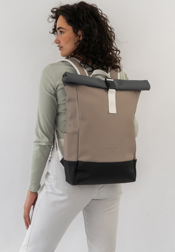 HARVEY MEDIUM - Tagesrucksack