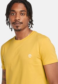 Timberland SHORT SLEEVE  - T-shirt basic - mimosa