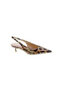 Décolleté slingback con stampa leopardata, punta affilata, finitura lucida e tacco a stiletto basso. Caratterizzato da un'apertura laterale per favorire la traspirazione.