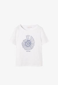 Camiseta blanca de manga corta con diseño de concha en espiral azul marino y texto "Ocean breath" centrado en el frente.